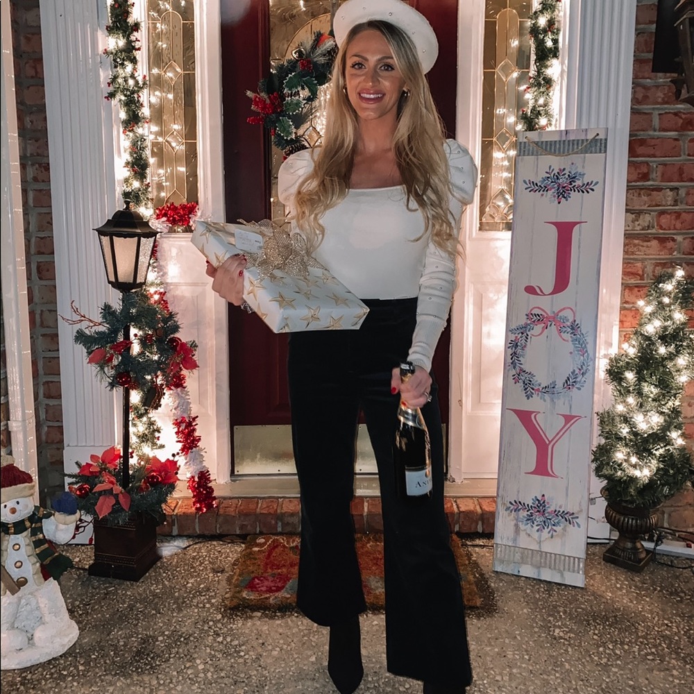 Puff sleeve pearl top